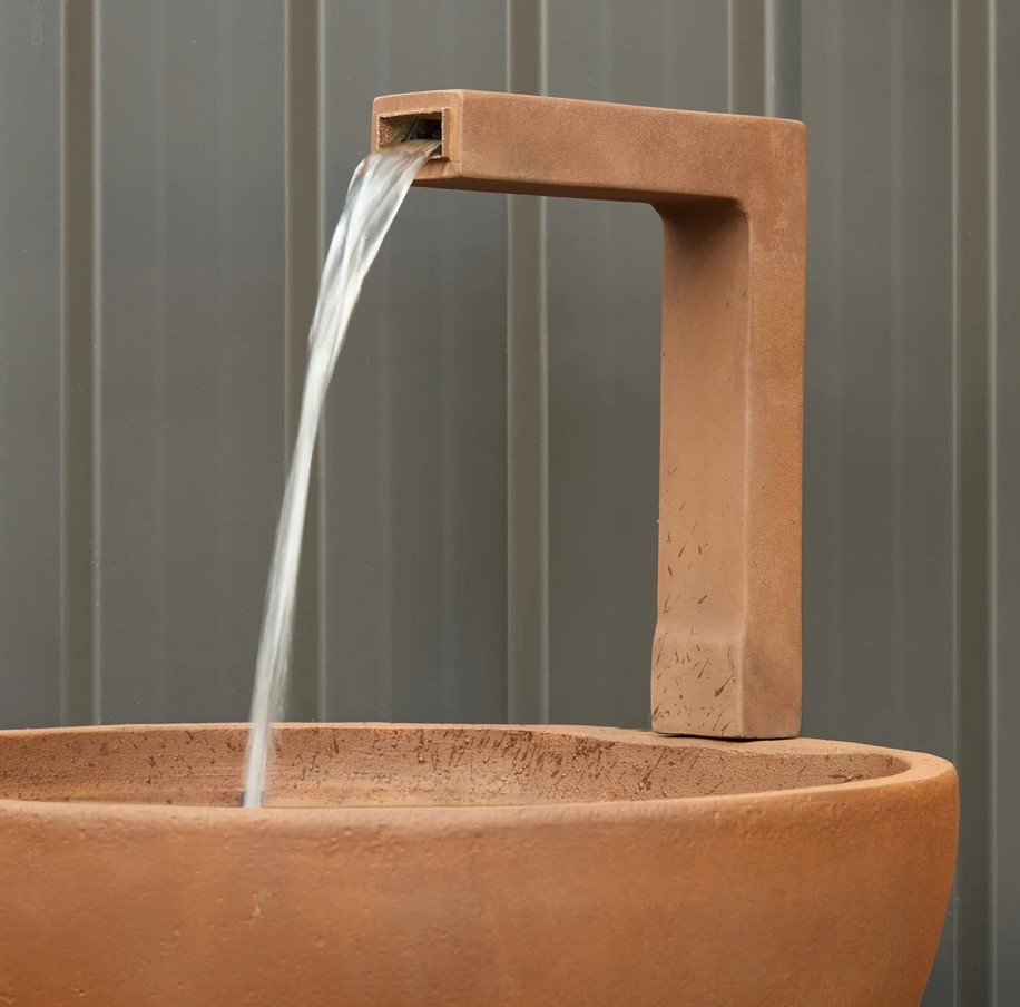 PATIO POND MED RUST SEASONAL